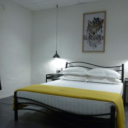 Ola Hostel ملقا المظهر الخارجي الصورة